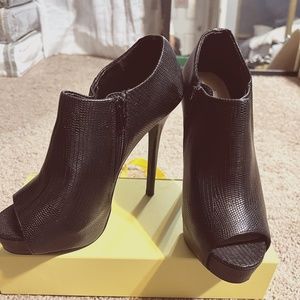 Steven Madden Naydean Shootie